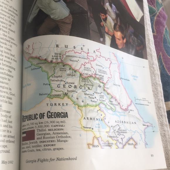 National Geographic Vol. 181 No. 5 May 1992 - Picture 12 of 14
